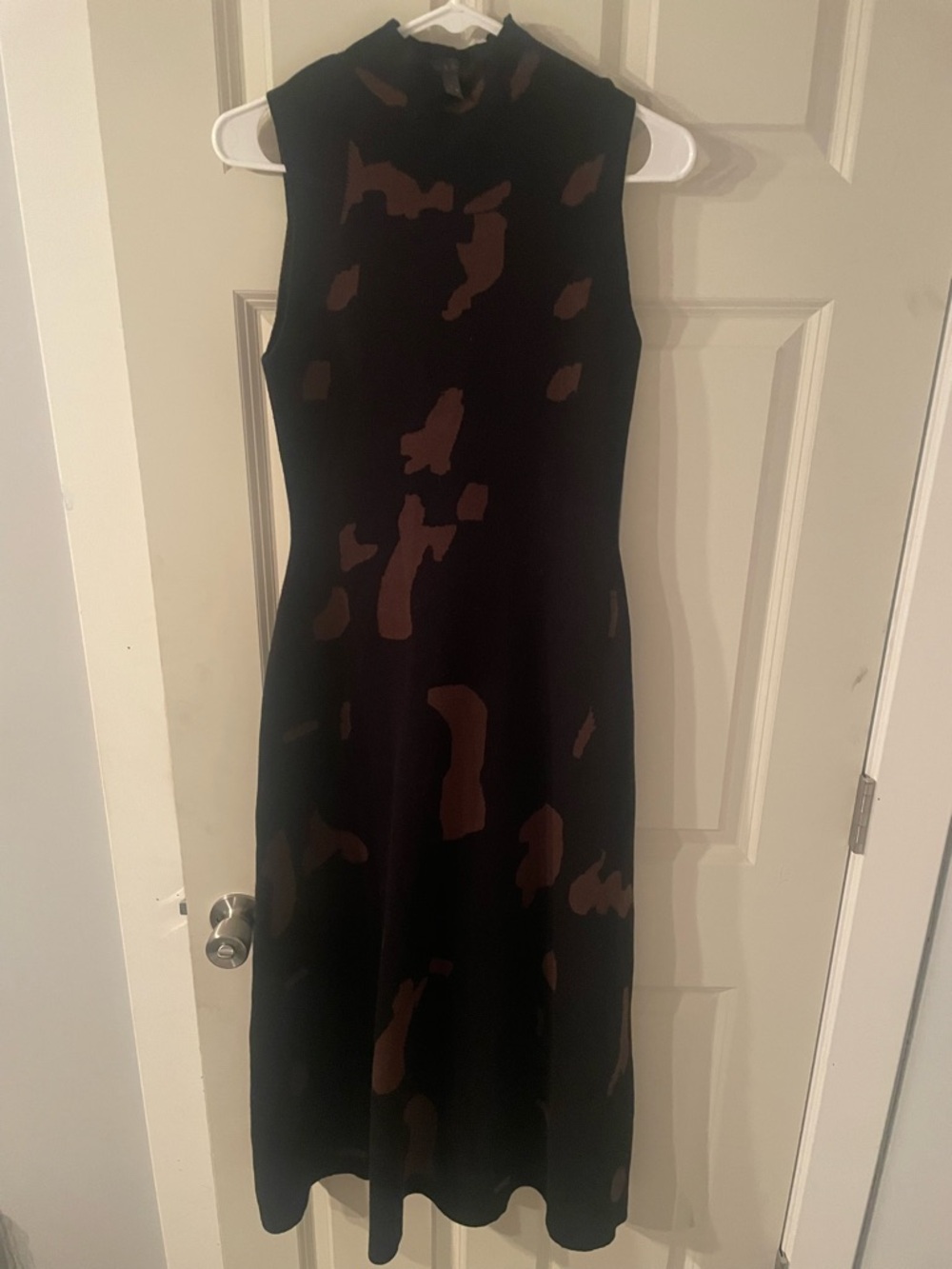 Sleeveless Mock-Neck Black Sweater Dress with Brown Abstract Print